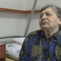 Paní Marie D. už sama nezvládala péči o domácnost, přestěhovala se do domova pro seniory, kde jí nic nechybí.