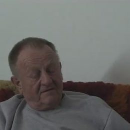 Pan Vašek hovoří o tom, že bolest z posedávání je pro něj horší, než z přehnané aktivity. Pokud bolest sama nepřejde, bojuje s ní protahováním, případně mastí nebo práškem.