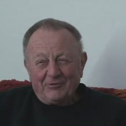 asta05_pan_vasek_se_uz_musi_vice_soustredit__aby_neco_neprehlednul.