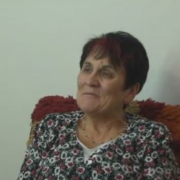 Při kontrolování domácích úkolů vnuka si paní Marie všimla, že jí to myslí pomaleji, než dřív.