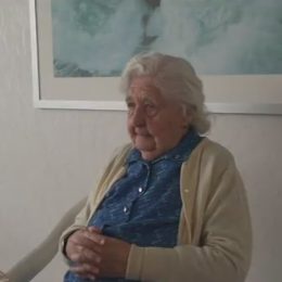 Paní Marie B. stále živě vidí svého zesnulého syna.