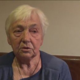 Paní Eva a její manžel chodí na společné procházky, když se jednomu nechce, druhý ho přesvědčí.