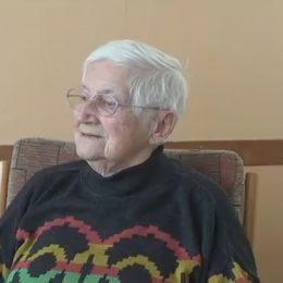 Paní Maťka říká, že by její vrstevníci mohli být tolerantnější k mladším lidem.