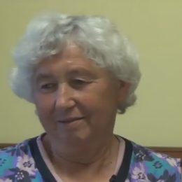 Paní Jiřina už víc zapomíná, když ale mluví se svými vrstevníky, zjišťuje, že mají podobné problémy.