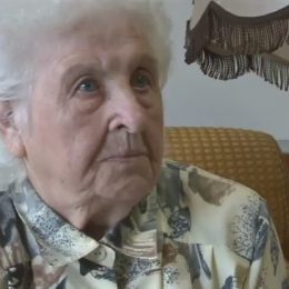 Paní Božena mluví o tom, jak se změnil její život po tom, co přišla do domova pro seniory, někdy jí je smutno po práci okolo domu.