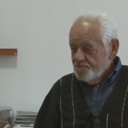 Pan Jan má pocit, že kdyby s někým navázal vztah, přenesl by na něj také určité břímě.