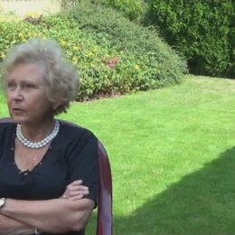 Paní Milena a její manžel se stýkají s rodinou a věnují se společným aktivitám, jako za mlada, předcházejí tím ponorkové nemoci.