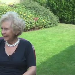 Paní Milenu naučili pracovat s počítačem studenti, vadilo jí, že je počítačově negramotná.