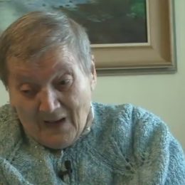 Paní Jiřina A. má zjednodušený mobilní telefon s větším písmem, který je pro ni snadnější na používání