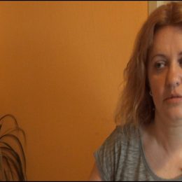 <strong>Nejhorší bylo pro Stáňu A. čekání na diagnózu, nemohla ani spát. .<strong> <br> A jaké byly ty 3 dny čekání na diagnózu? Strašné. Ty byly asi ze všeho nejhorší. Bylo to šílené. Úplně nejhorší byla ta nejistota. Pořád si říkáte, že to bude fajn, že to bude dobré, ale co když ne. Nikdo neví, co bude, jak to bude, to bylo asi ze všeho nejhorší. Paradoxně se mi ulevilo, když mi řekli, že je to špatné. Už jsem aspoň věděla, že se bude něco dít, že mě pošlou tam, tam, tam a že se mnou bude někdo něco dělat.  Co teda na tom bylo to nejhorší? Já nevím, co na tom bylo nejhorší, teď nějak mě nic nenapadá. A co jste ty 3 dny dělala, pamatujete si to? To čekání? No, nespala jsem, nespala a přemýšlela, co bude. Vůbec nešlo spát, bylo to šílené, já jsem spavec, úplný medvěd, a kdybych mohla, tak spím od rána do večera. A ty bezesné noci, ty byly kruté. Pan doktor mi pak nabízel nějaké léky na spaní, ale řekla jsem mu: „Ne, to prostě musím zvládnout bez toho.“ A zvládla jsem to.