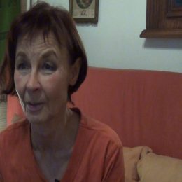 <strong> Pro Danielu bylo zjištění, že má rakovinu, šokující, žila zdravě a vůbec to nečekala. <strong> <br> V prosinci téhož roku jsem byla zase na kontrole a tam mně zjistili, že mám v tom místě bulku, asi tak 2,5 centimetru velkou. Pak udělali biopsii a asi týden před Vánocemi mi řekli, že je to rakovina a že musím okamžitě na operaci. To byl tak trochu šok, protože já jsem vždycky žila zdravě, zdravě jsem jedla, zdravě se chovala, všechno, a teď najednou ve mně takový útvar. Musela jsem hned jít na operaci, před těmi Vánocemi to byl takový dobrý dárek.