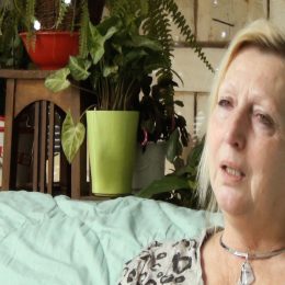 <strong>Pro Ingrid je důležité setkání s ostatním členkami. <strong> <br> Hrozně důležité je to setkávání žen, které si povykládají, co která dělá, jak dělá a co se ji podařilo. Najednou vidíte, že ty ženy jsou aktivní, že dělají to, co je baví, musí dělat to, co je baví, a pak člověk může v tom být  taky aktivní, ono ho to nějak nezatěžuje. Prostě ona ví, že si musí třeba odpoledne jít lehnout, ale i tak dělá to, co ji baví, je to úžasné, dokonce některé i podnikají, některé dělají pro ty ženy různé přednášky, zjišťují, co je kde nového.