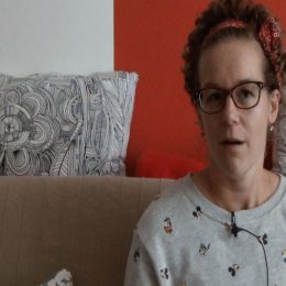 <strong>Edita začala s ostatními pacientkami běhat.</strong> <br>Začala jsem běhat, s Belliskami v jednom programu, který se jmenuje Zpátky do kondice, máme tam trenéra. Teď jsme běžely night run a bylo to super. V sobotu to bylo, můj první závod, skončila jsem sedmá z ani nevím kolika lidí. Mám fakt radost. Takže to je asi tak nějak stručně ten můj rok.