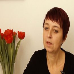 <strong>Míša nejdříve informovala vedoucí a jednu kolegyni. .<strong> <br> A jak jste to třeba řekla kolegům v práci? Já jsem pořád musela jezdit do města na kontroly, tak té své vedoucí, té jsem to říct musela. Řekla jsem to jenom té své vedoucí a jedné kolegyni, se kterou jsme si tak blíž, a ostatní to nevěděli. Těm se to řeklo těsně předtím, než jsem šla do nemocnice, tak oni jim to potom řekli.