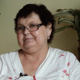 <strong> Paní Olze řekl lékař otevřeně o její prognóze. Přisuzuje to tomu, že jej o to sama požádala, jinak by podle ní tak otevřený nebyl. </strong> <br> Textový přepis rozhovoru:  A co vám řekli, že se stane? No, umřu. On mi to řekl. Pan doktor? P: Ano. Ale to už jsem taky musela vědět, když játra odchází… To už vlastně ani nemusel. Ale víte, proč mi to řekl? Protože já jsem chtěla vědět čistou pravdu. Já říkám: „Pane doktore, řekněte mi to. Já to chci vědět.“ Protože on by mi to jinak neřekl.