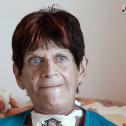 <strong> Paní Dáša je v hospici a říká, že jí lékaři sdělili, že záleží jen na ní, jak nemoc zvládne. </strong> <br> Textový přepis rozhovoru:  A čo potom nasledovalo, aká opatera? Teda ste prešli tým liečením a čo potom? Potom jsem byla doma u přítele. Ale tam jsem začala hubnout a oni mi doporučili, že tady mám větší klid, v tom hospici. A je tu dobře. Opravdu. Veškerou péči mám, stoprocentní, ne-li víc. (…) Hovorili vám aj o prognóze? Čo príde? Ano, určitě. To překonám, anebo ne. Že se musím snažit mít pevnou vůli, ve všem. A ne se tomu poddávat.