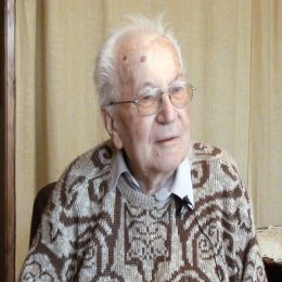 <strong> Pan Vladimír je smířený s tím, že pozemský život je konečný, dívá se na situaci pohledem křesťanské víry. </strong> <br> Textový přepis rozhovoru:  A vtedy ešte, keď vám oznámili to všetko, ako ste na to reagovali? Pamätáte si to? No tak jistě, to překvapilo, ale protože jsme věřící křesťané, musíme počítat s tím, že život se žije, jednou přijde konec, a jaký ten konec bude, to záleží na tom, jakým způsobem si připravíme podmínky k tomu odchodu anebo k tomu, abychom ještě tady mohli dále na tomto světě pobýt. Takže jednak prekvapenie a potom nádej? Ano. Viera? Nemilé překvapení to bylo. A ty dvě možnosti jsou asi takového druhu, že musíme s tím… nesmíme si nic nalhávat. Někdy taky možná lékaři říkají: „Budete pašák, všecko jako bude.“ A člověk za chvíli umře. Čili prakticky já počítám s tím, že život je konečný, pozemský a že jsem se s tím již dávno vyrovnal.