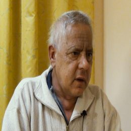 <strong> Pan Loko je v hospici spokojený. Má zde soukromí a svobodu. </strong> <br> Textový přepis rozhovoru:  A čo by ste povedali ľuďom v takej situácii ako ste vy, čo by ste im odporúčali? No, já nevím. To samé. To samé, co já. V klídku pěkně, sám na pokoji buď si tu.Ten konec prožijte nějak důstojně. A čo by ste im odkázal, tým ľuďom, aby to robili takisto?P: Určitě, to je jeden z nejlepších hospiců, co já znám. A jsem jim za to vděčný, že mě sem dostali. A keby ste mali takého pacienta, ako ste vy, ako by ste ho vy podporil na vašom mieste? To samé bych mu dal asi. Ať je sám, v klidu, ať si může zakouřit, zajít si tam, tam, tam. Já jsem doteďka též chodil na výlety, všecko. A keby ste vy sa o neho mohli starať, čo by ste robili lepšie, lepšie? Nevím, asi nic.