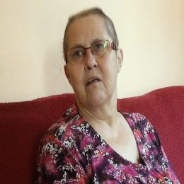 <strong> Paní Tereza je velmi spokojená s péčí své rodiny i přátel. </strong> <br> Textový přepis rozhovoru:  Nemyslet na to, to je celé, co já k tomu můžu říct.A hlavně to chce teda okolo sebe mít lidi, kteřío to stojí. Abyste tady byla. Protože, říkám, možná že se mám teď líp, než jsem se měla, když jsem nebyla nemocná. Protože takovou péči – to nemyslím jenom třeba od rodiny, ale od lidí – a ty vztahy jsou úplně někde na jiné dimenzi. Říkám, svým způsobem jsem i spokojená.